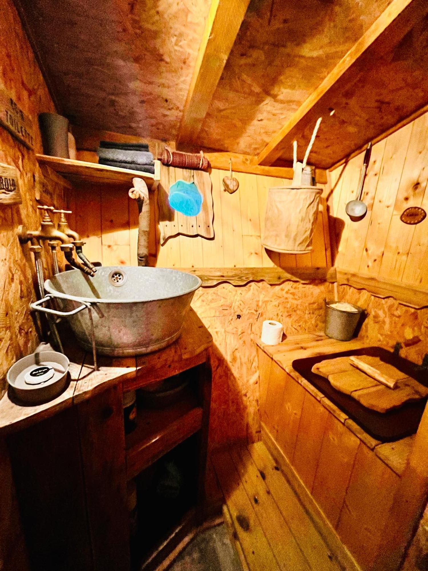 La Cabane Perchee Du Trappeur Ecrainville Ngoại thất bức ảnh